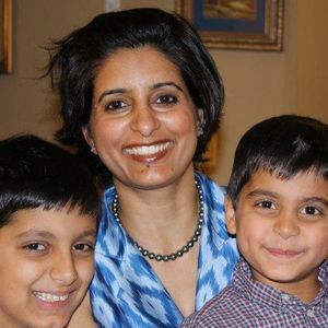 Meet your Posher, Mona